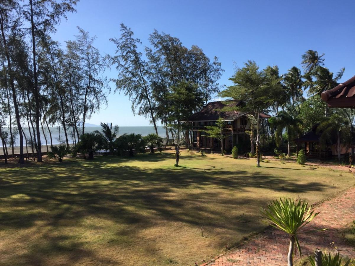 The Chevalley Beach Resort Satun Exterior foto