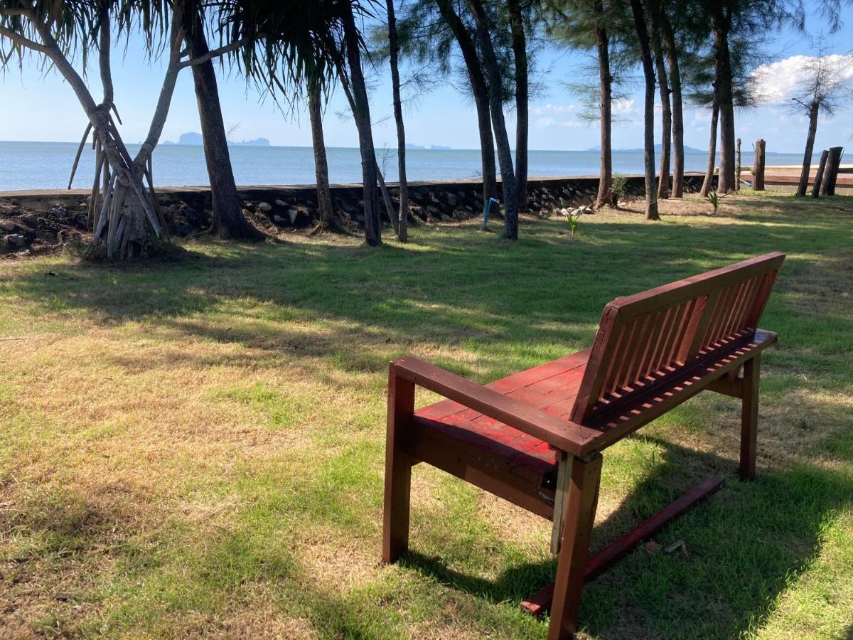 The Chevalley Beach Resort Satun Exterior foto