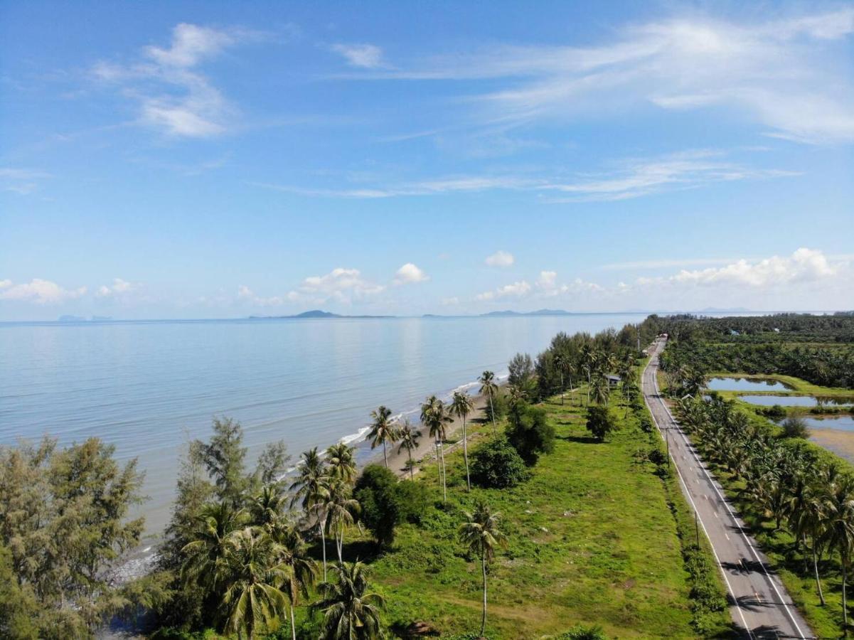 The Chevalley Beach Resort Satun Exterior foto