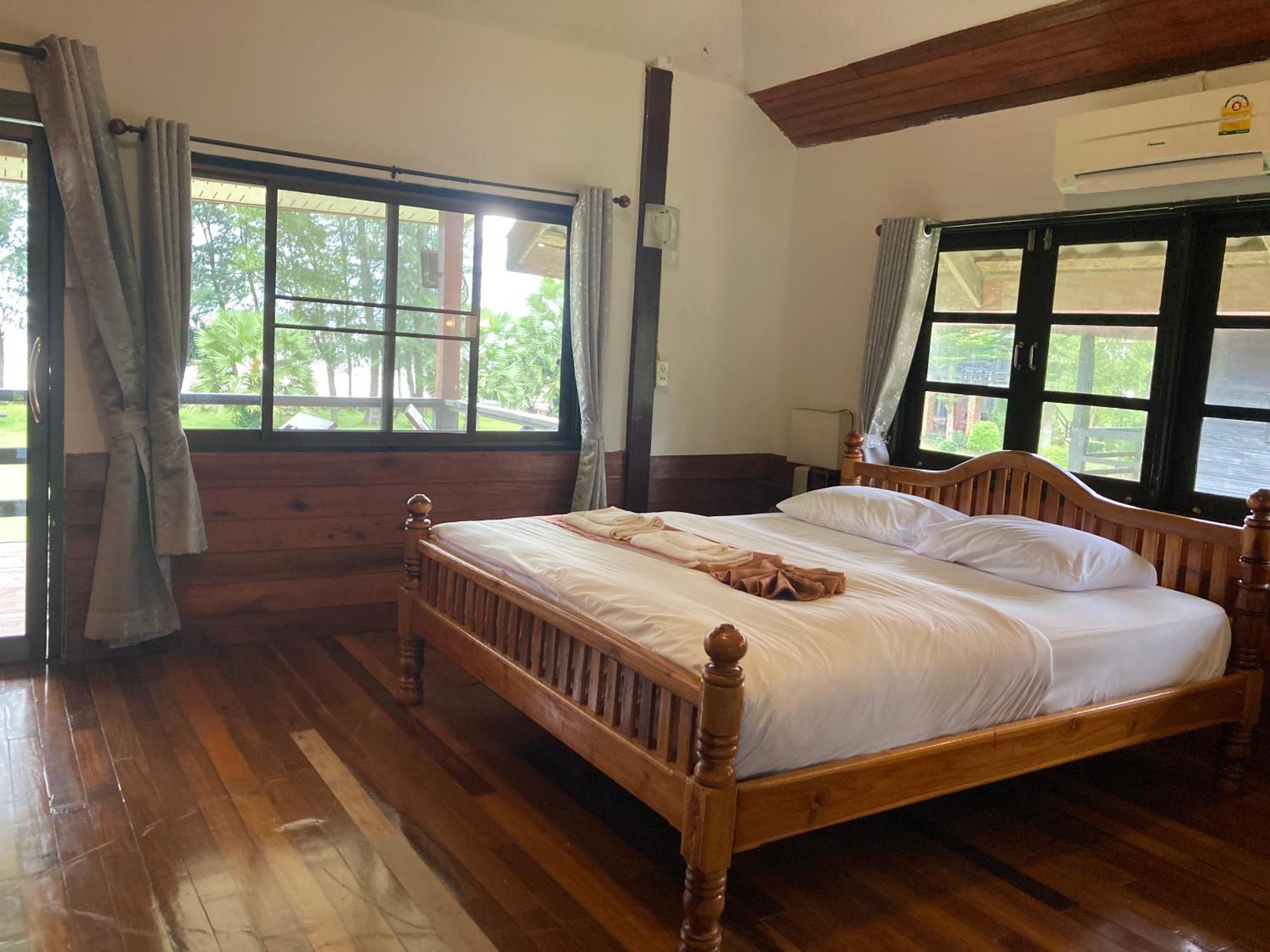 The Chevalley Beach Resort Satun Exterior foto
