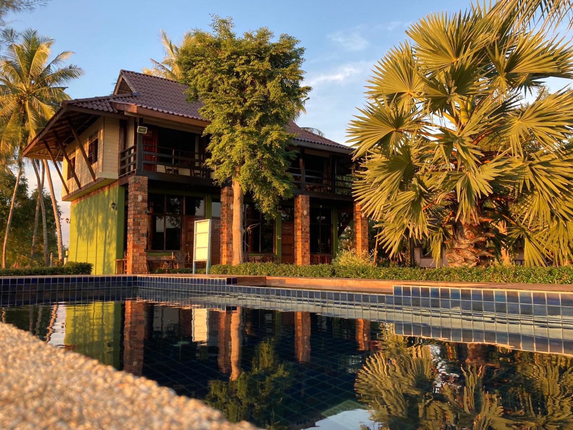The Chevalley Beach Resort Satun Exterior foto
