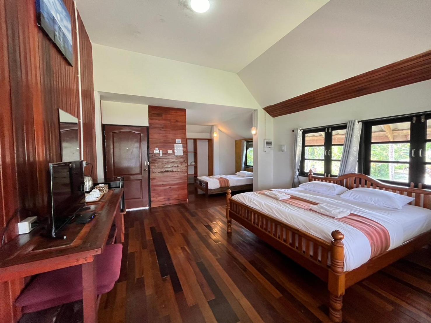 The Chevalley Beach Resort Satun Exterior foto