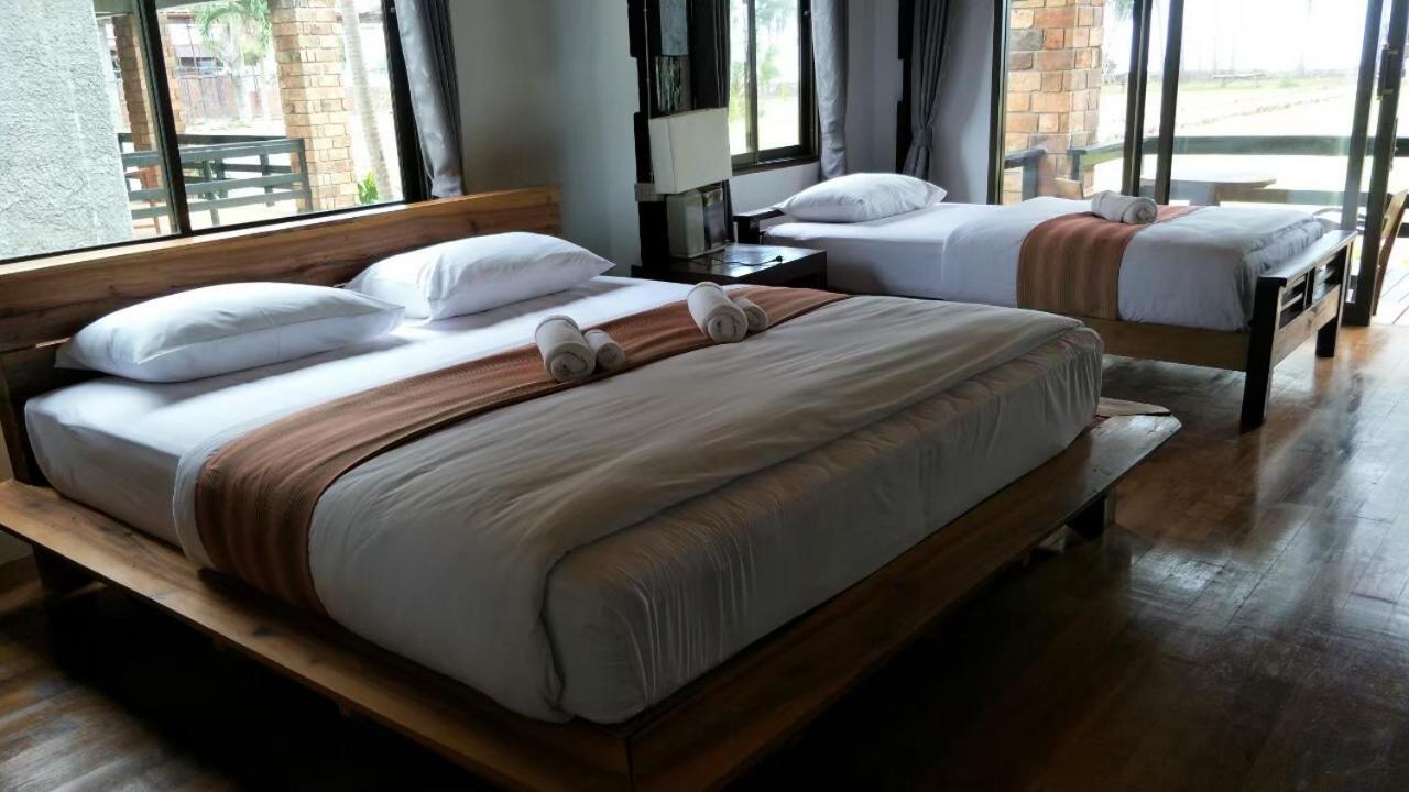 The Chevalley Beach Resort Satun Exterior foto
