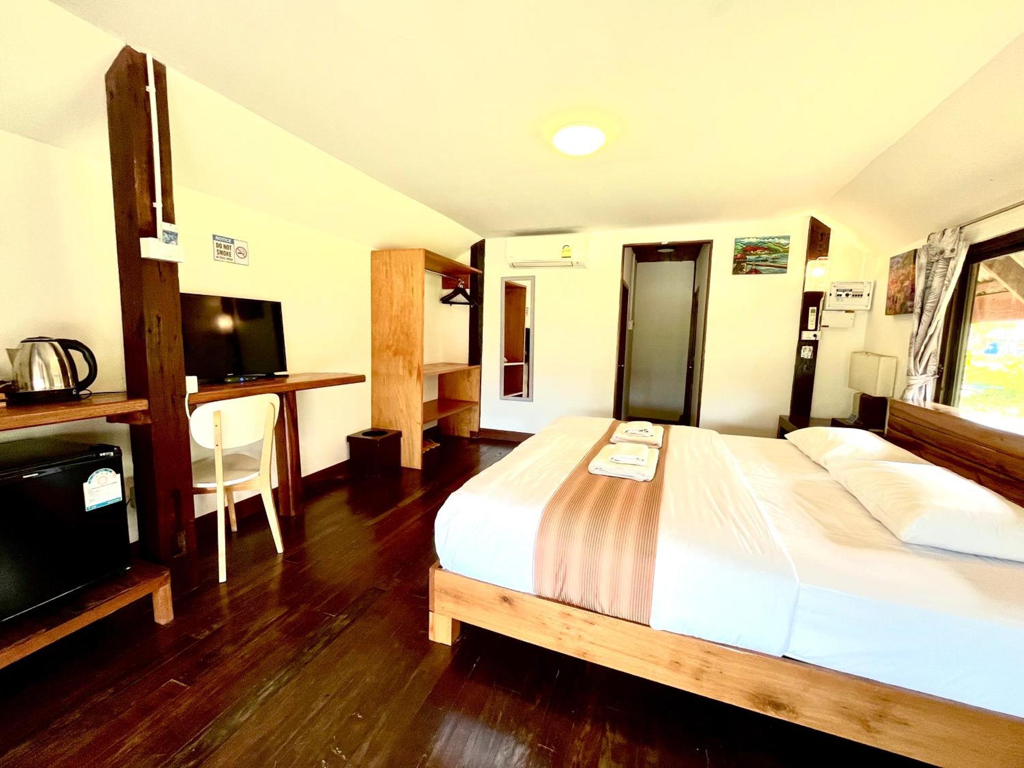 The Chevalley Beach Resort Satun Exterior foto